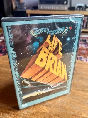 Oöppnad DVD Monty Python Life of Brian - Säljer en inplastad DVD med Monty Pythons klassiska film Life of Brian. En av historiens bästa komedier 