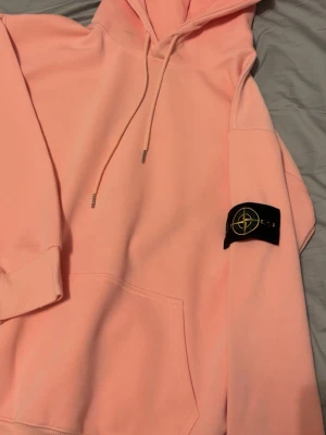 Stone Island hoodie - En råsa stone island hoodie som passar dig som vill ha en fet stil