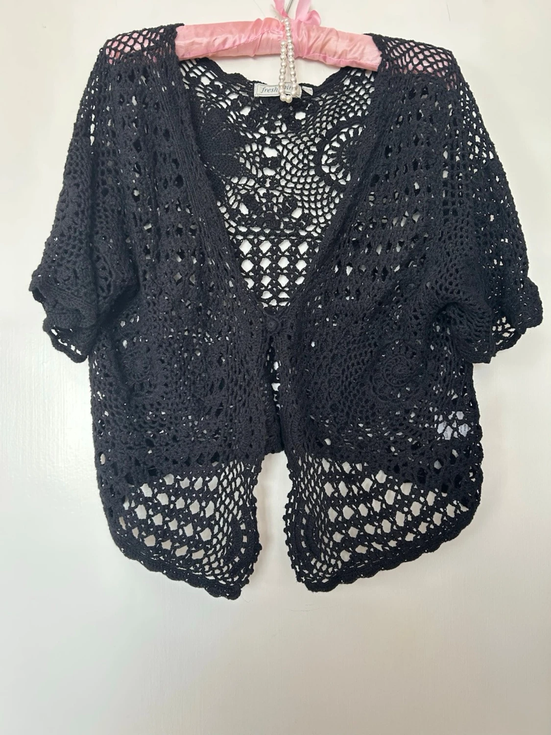 Svart virkad kofta från Fresh Point