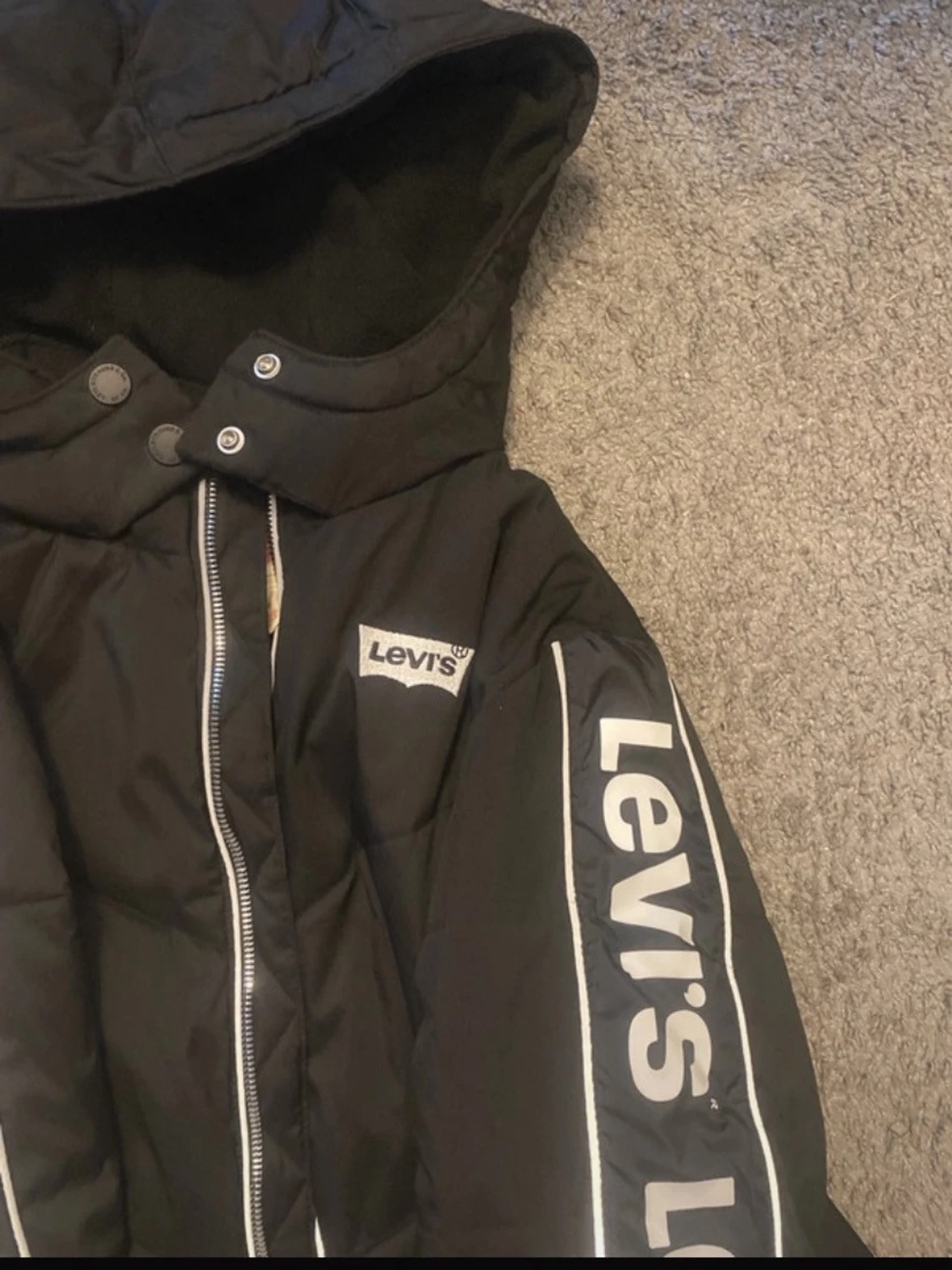 Svart lång dunjacka från Levi's - 2