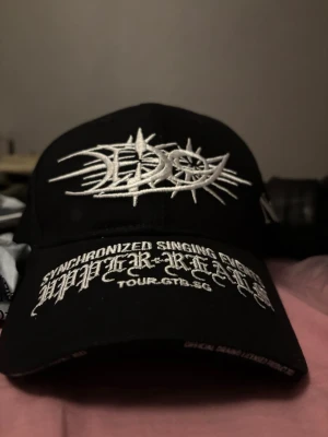 Drain gang 2022 tour keps - Köptes på Stockholm konserten 2022 har knapp använt den. Kan mötas i Stockholm och kan traedas för annat bladee merch