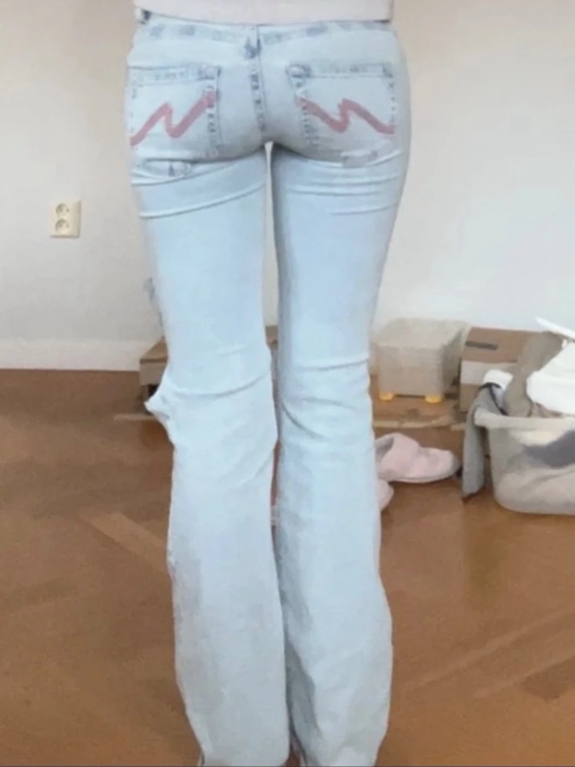 Ljusblå slitna bootcut jeans - 1