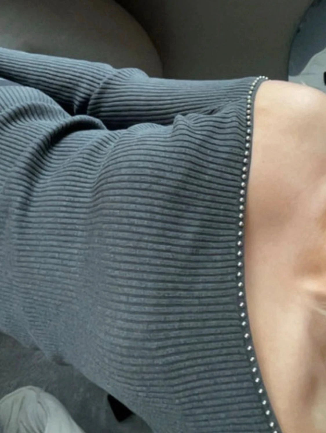 Mörkgrå off shoulder stickad tröja - 1