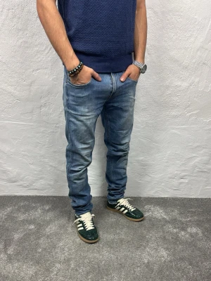 Replay jeans  - Ett par riktigt snygga jeans från Replay i storlek W28 L32 i modellen Anbbas