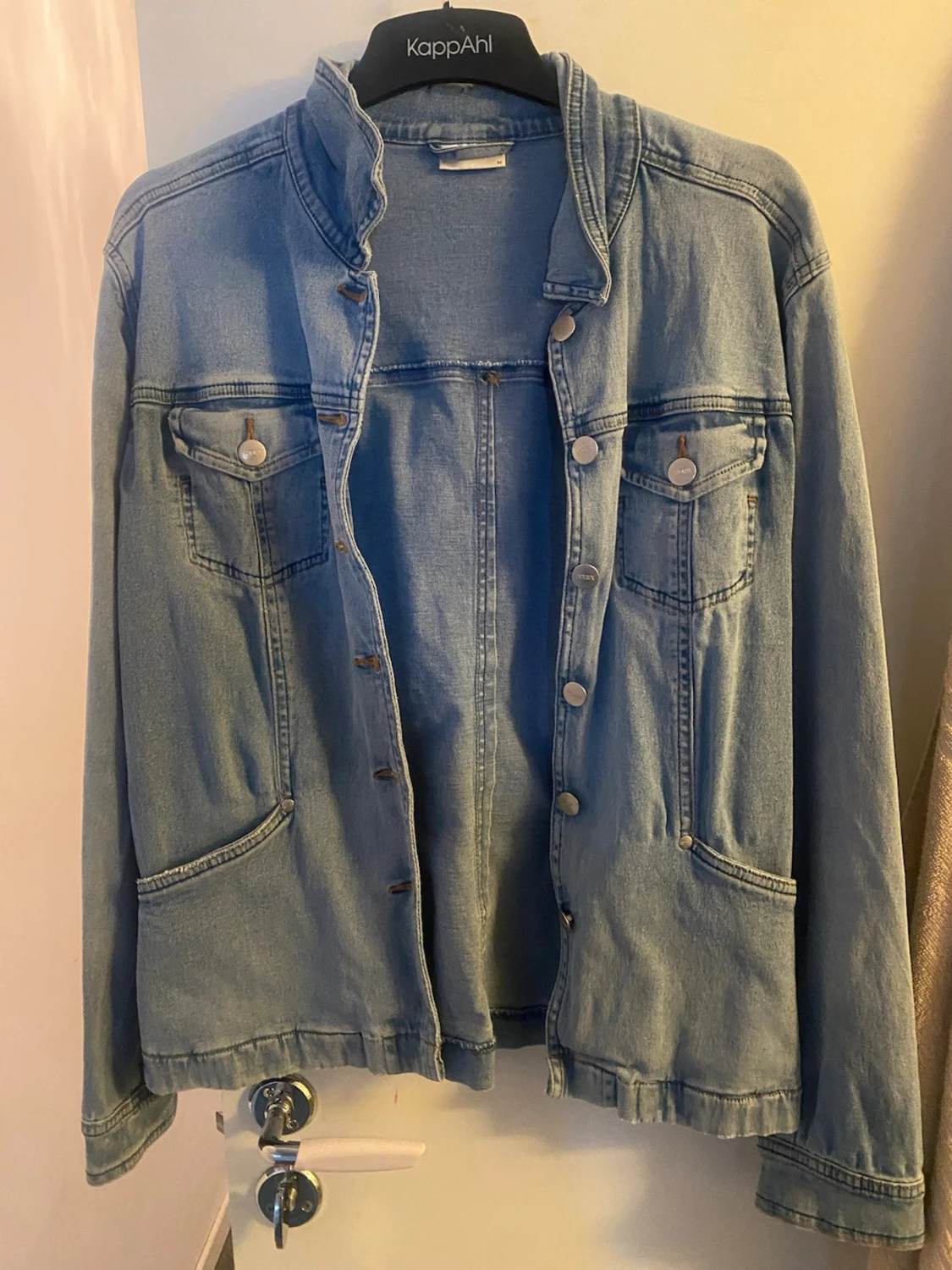 Ljusblå jeansjacka 