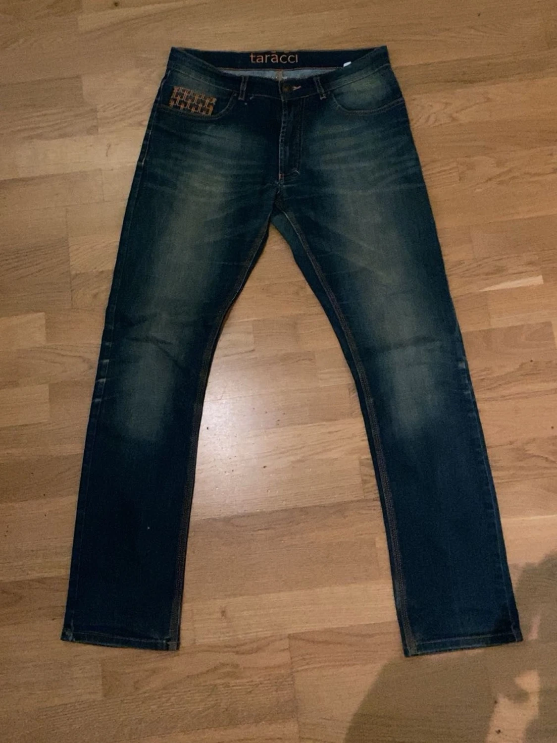 Mörkblå skinny jeans från Taracci
