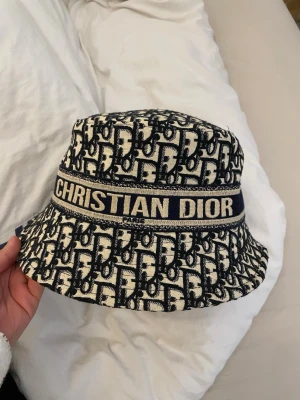 Hatt  - Helt ny aldrig använt 