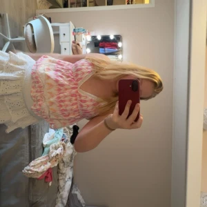 Topp från Gina ⭐️ - En jätte söt topp från Gina som är perfekt för sommaren! Aldrig använd, tog av prislappen lite för fort! St 170 