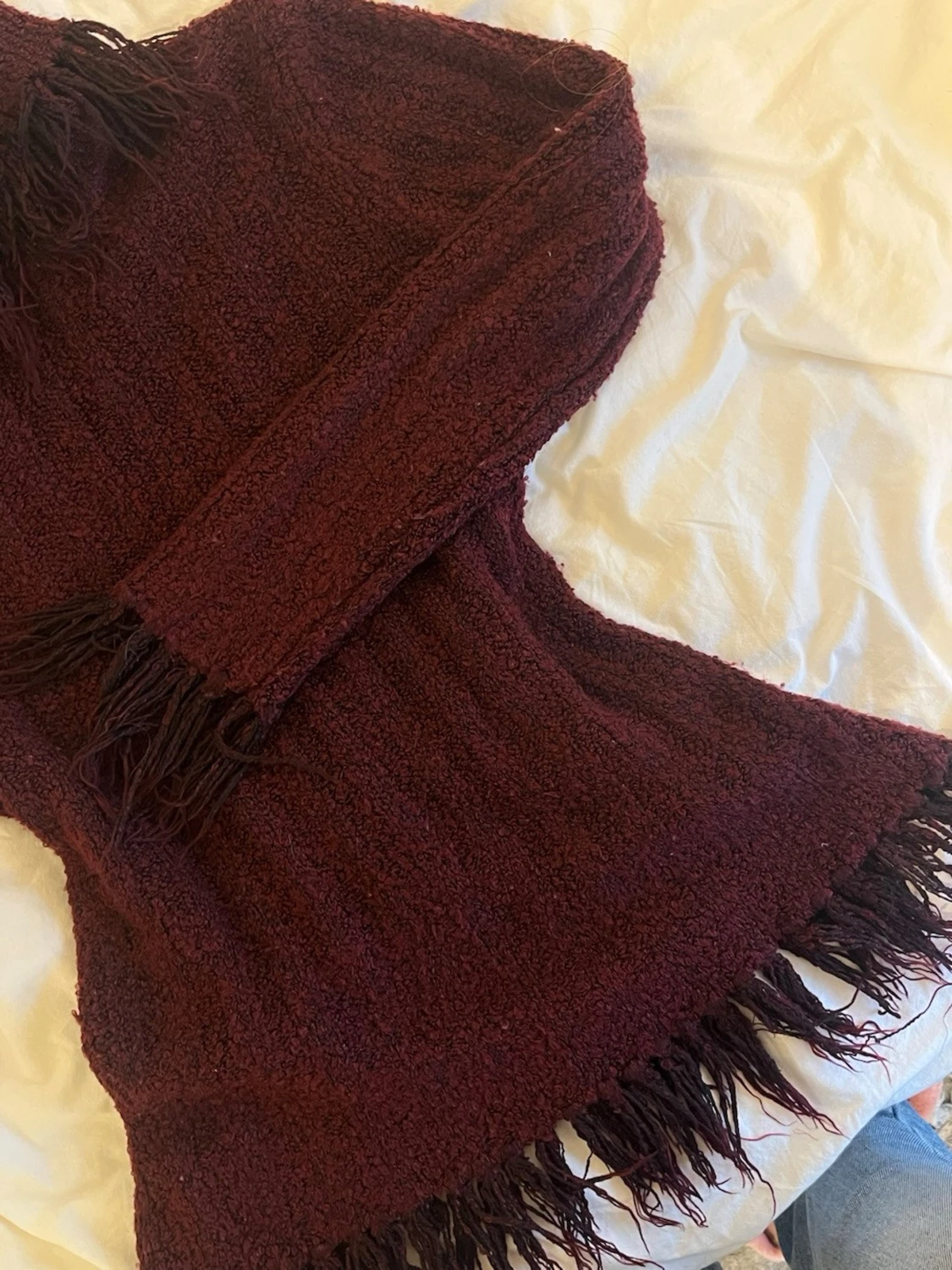 Vinröd stickad polotröja med fransar - 1