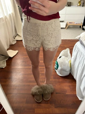 Vita spets shorts - Säljer mina fina spets shorts