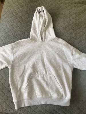 Hoodie  - Gina tricot hoodie. Storlek S. Mycket bra skick.