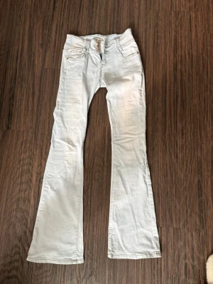 Lågmidjade lowwaist jeans - Lågmidjade jeans från infinyparis. Storlek S knappt använda. För mer info får ni kolla på infinyparis Instagram.