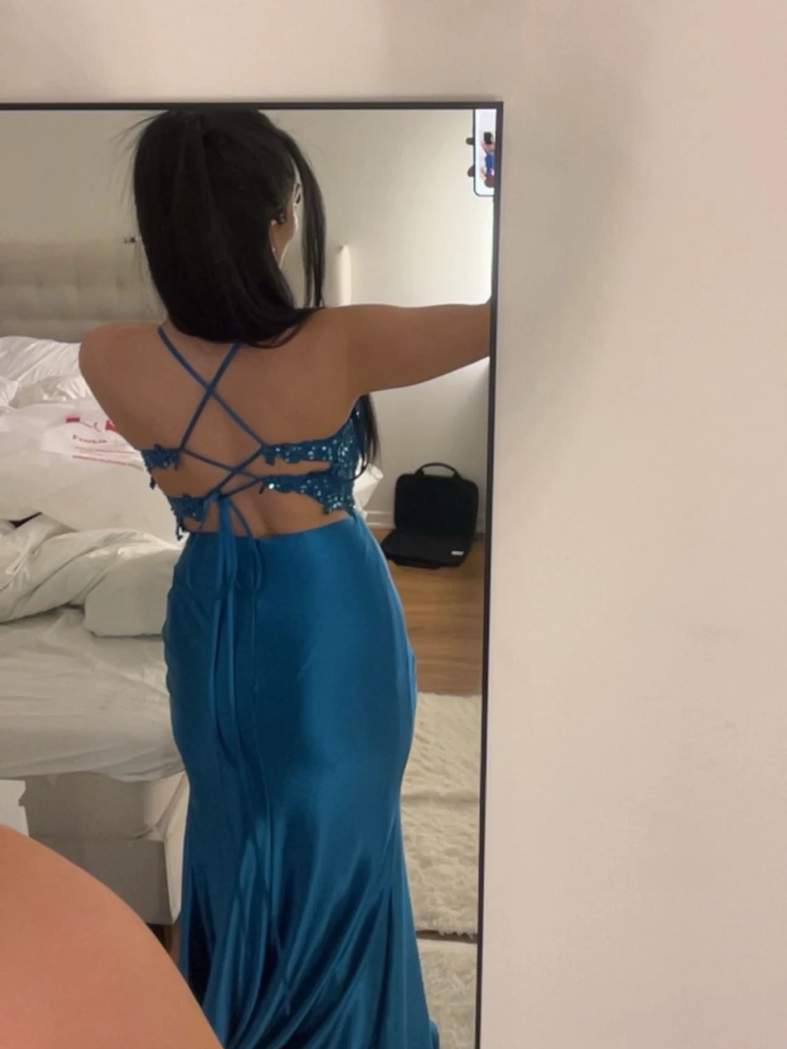 Blå balklänning med slits och spets - 3