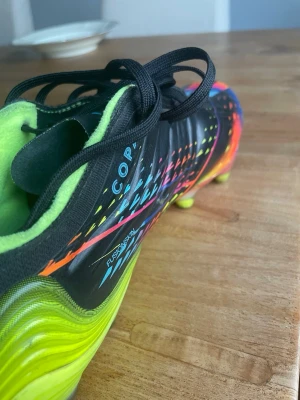Adidas Copa Elite FG  - Säljer ett par adidas copa elite som inte är använda särskilt mycket då dem inte passar min fot. Har haft i två år nu men bara använt från och till och känner att dem gör mer nytta på någon annans fötter. Priset kan diskuteras och jag är villig att gå lägre vid snabb affär.