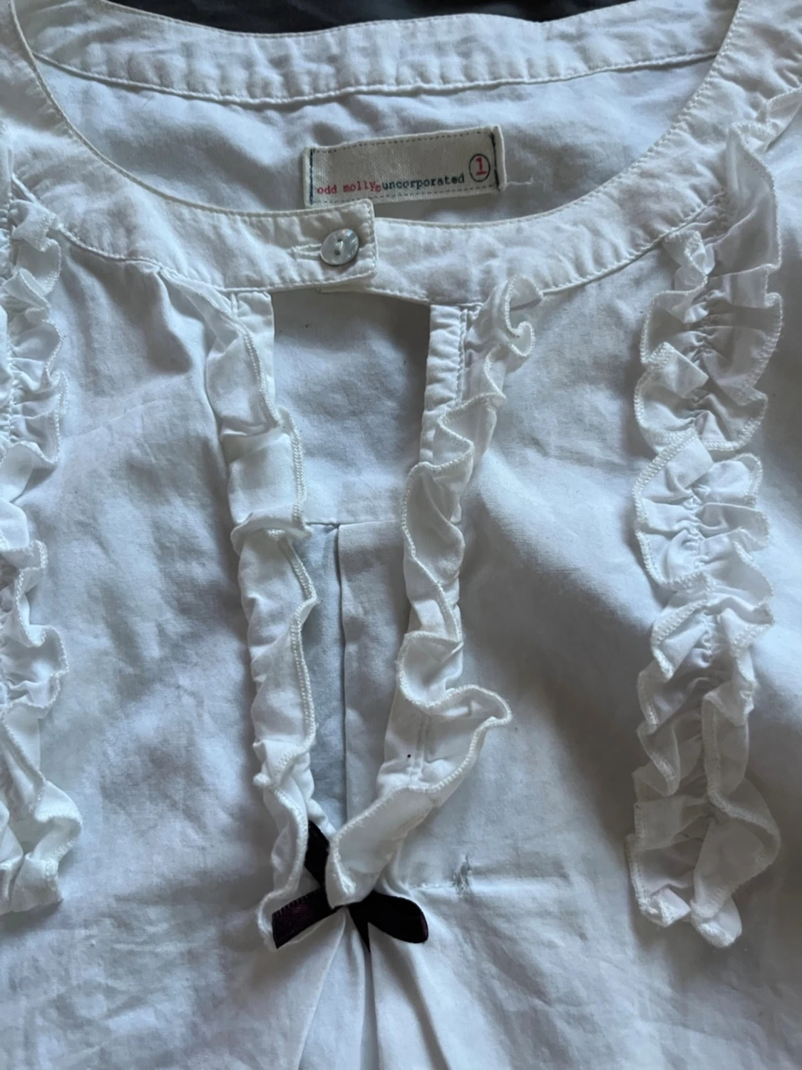 Vit blus med volanger från Odd Molly - 1
