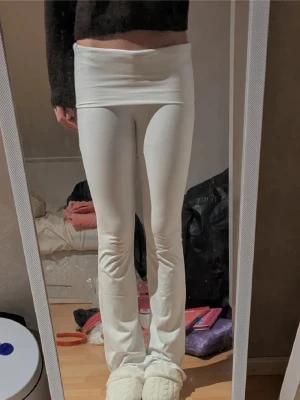 Vita yogapants - Jättefina vita yogapants i storlek xxs. Aldrig använda för jag tycker de är lite för tajta☺️