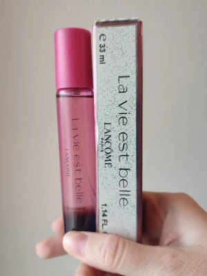 Lancome La Vie Est belle Intense - Lancome La vie est belle Intense Perfume. 33ml bottle. New! This perfume comes in 2 diffirent designs. I will send you one. Let me know which one.
