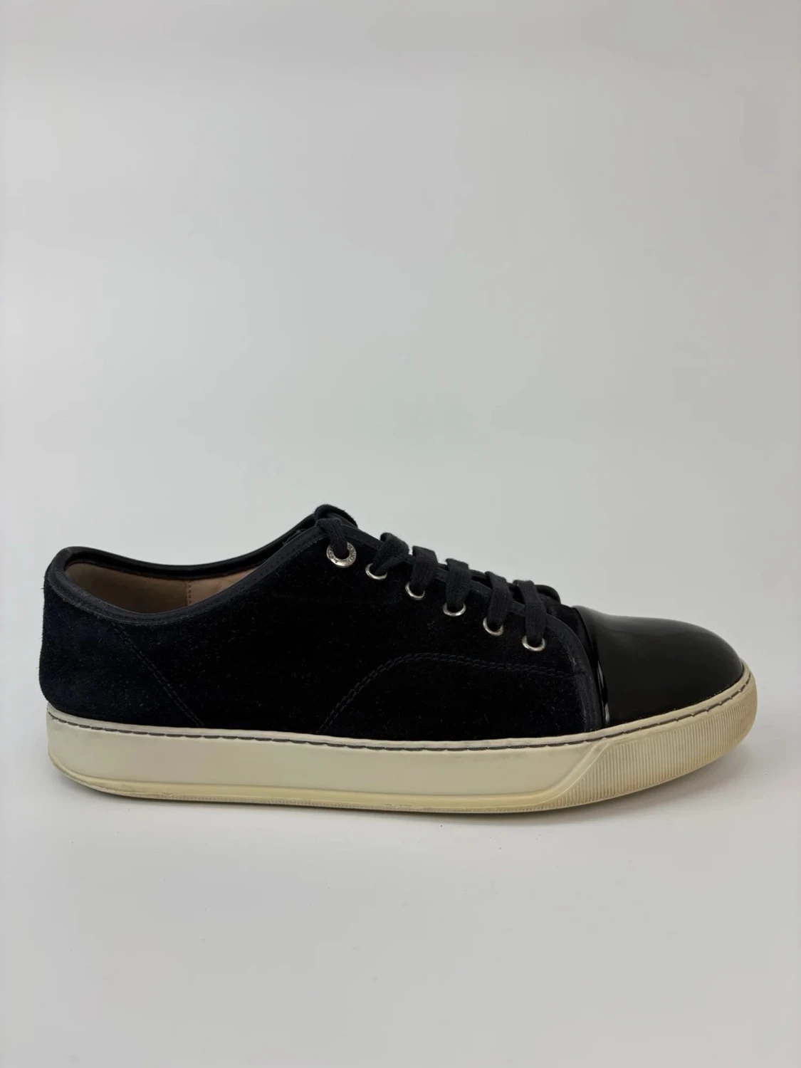Svarta Lanvin sneakers med lackad tå