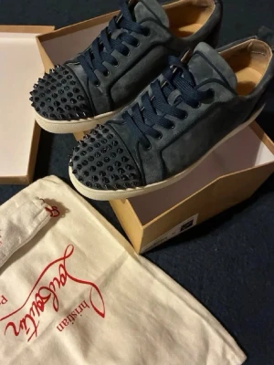 Christian Louboutin 💫 - Tja säljer dessa eftertraktade washed loubs| storlek: 42 | skick: 9/10 | mitt pris: 4199kr | All og plus kvitto fås med! Kom dm för fler bilder eller liknande.