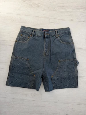 lLv navy blue jorts - Size M, true to size. Custom made