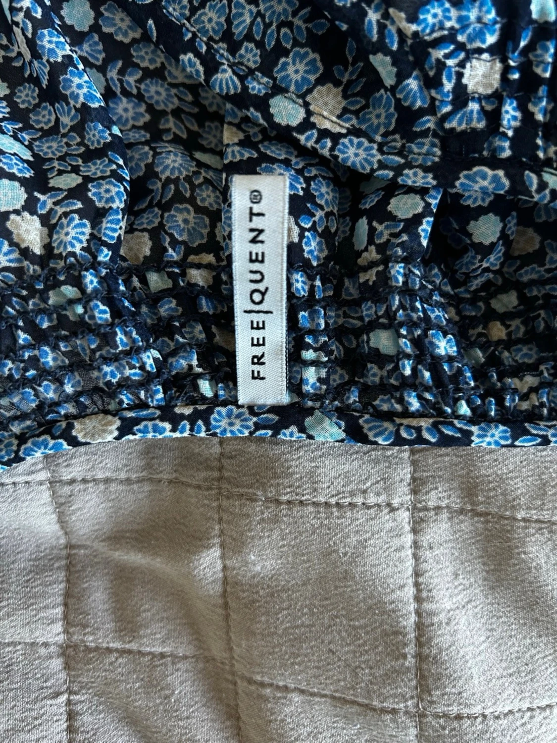 Blommig blå transparent blus - 3