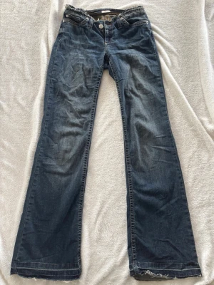 No waist Nelly jeans - No waist dark blue Nelly jeans i storlek 36, sällan använda, ganska ny utan prislapp