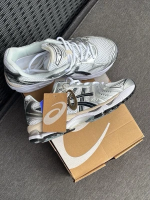 Asics gel kayano 14 - Sköna sommar skor, våga lägga bud inget bud skadar, och så får du rabatt om du köper de snabbt!                                                                                                    kontakta för intresse😁