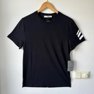 Helt ny Zadig Voltaire t shirt - Säljer denna feta Zadig Voltaire t shirten som är oanvänd med tags!⭐️Storlek XS men passar S!🙌Nypris = 1500kr!🤝Hör gärna av er om ni har funderingar!👍