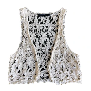 Virkad väst/ topp, hippie/ boho/ bohemisk/ bohemian/ 60tal/ 70tal/ 60s/ 70s/ cyber/ alt - Söt vit virkad väst! 100% bomull 