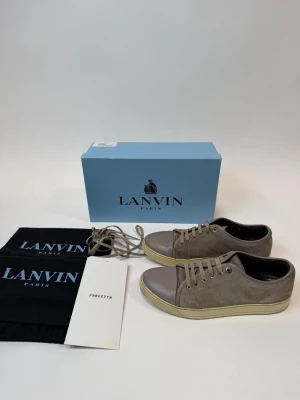 Lanvin Captoe  - Hej! Säljer nu dessa väldigt populära och eftertraktade lanvin skorna! Storlek UK 10 vilket motsvarar 44 i EU storlek! Allt OG tillkommer vid köp, (box, dustbag, extra skosnören)  Ny pris= 5000 kr Säljs för= 1499 kr 