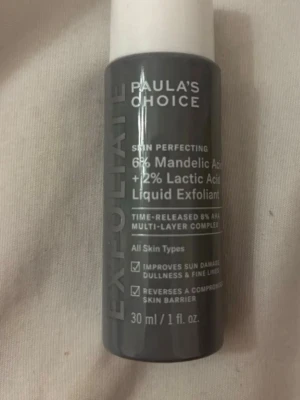 Paula's Choice Mandelic & Lactic Exfoliant AHA - bara testat. Kan inte använda den eftersom jag har blrjat använda Basiron.