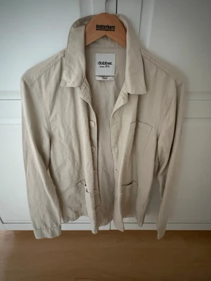 Beige tunn jacka - Mycket bra skick.