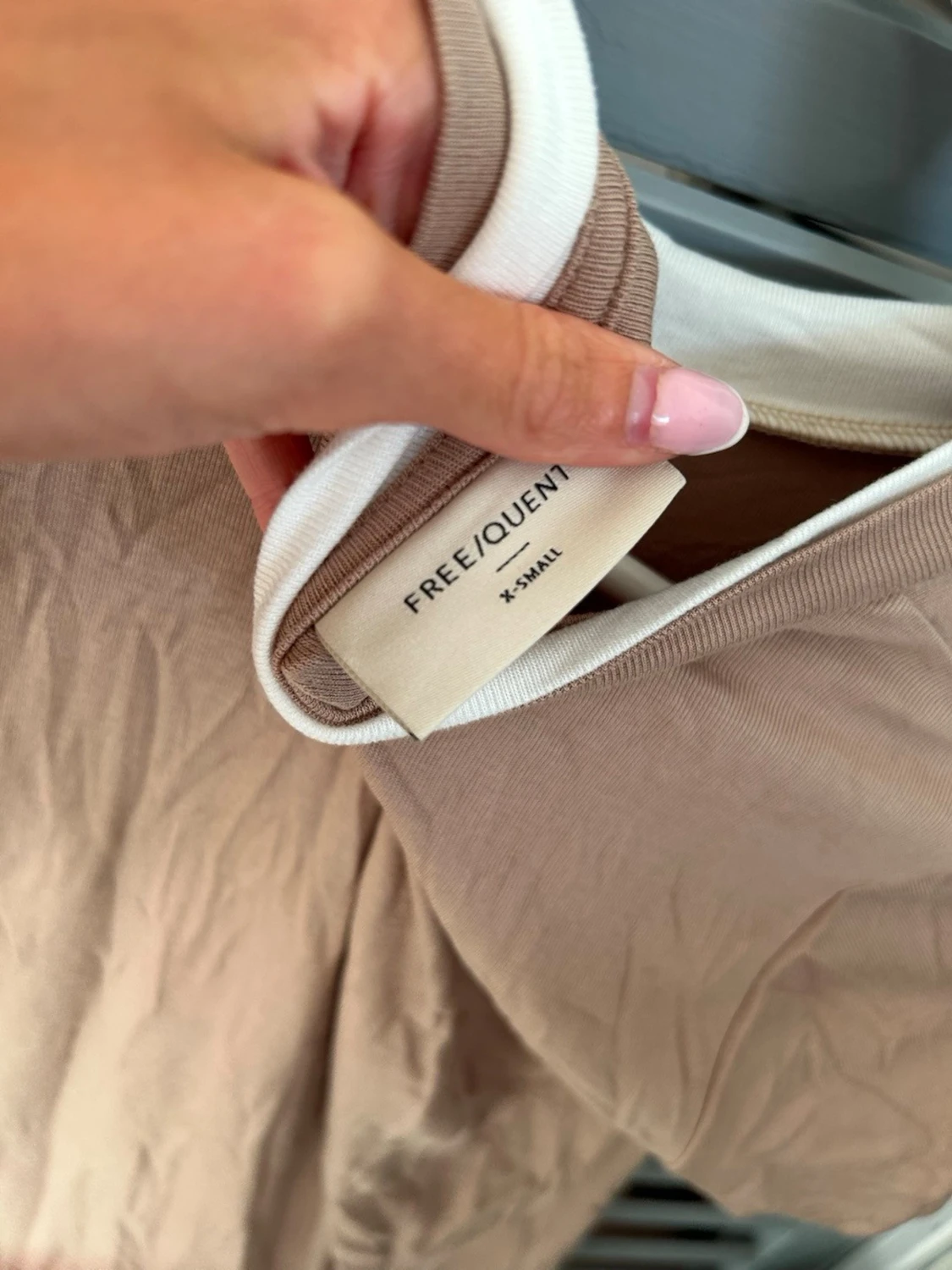 Beige kortärmad t-shirt - 4