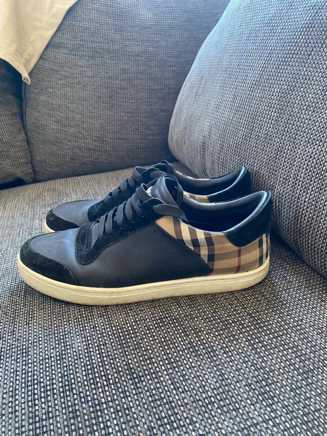 Svarta Burberry sneakers med rutmönster - 3