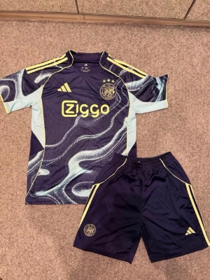 Ajax training set - Never used, in amazing condition. Ask DM for more questions and follow insta to join our giveaways!