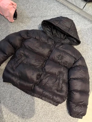 Suvene black puffer jacket - Never used, in amazing condition. Ask DM for more questions and follow insta to join our giveaways!