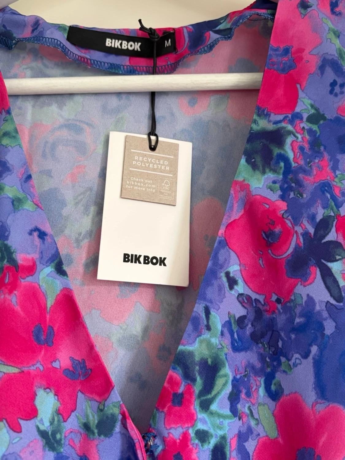Blommig omlottblus från Bik Bok - 1