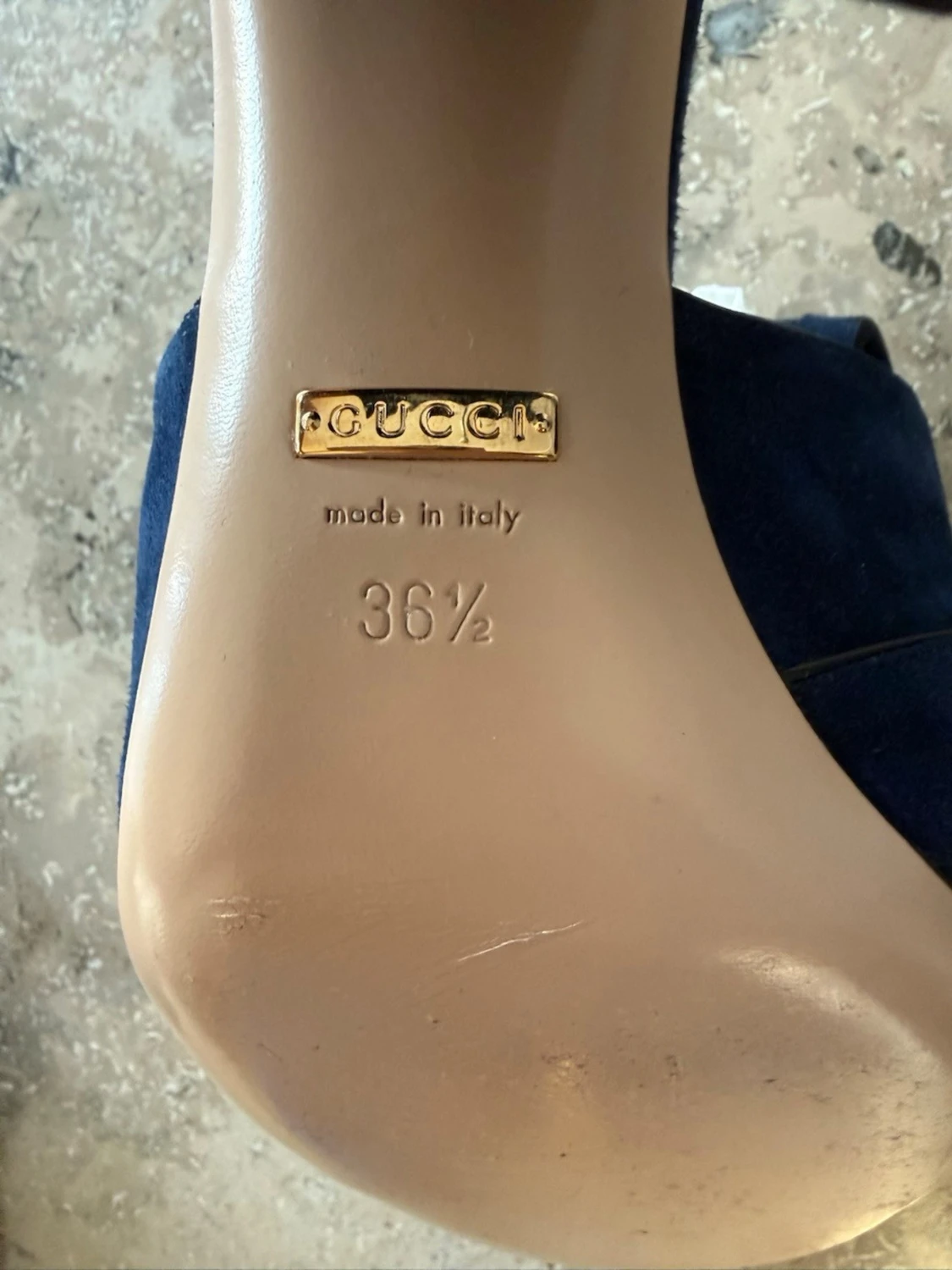 Mörkblå sammetsandaler från Gucci - 5