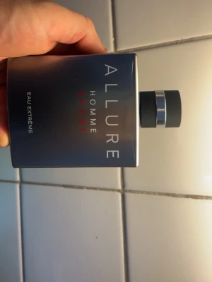Chanel Allure Homme Sport Eau Extrême 150 ML ny - Chanel Allure Homme Sport Eau Extrême 150 ML med kvitto från butik. Kommer med original kartong. 