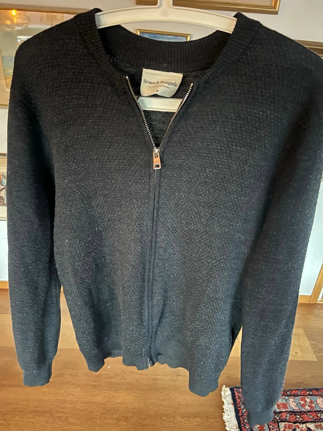 Svart stickad kofta från Bruun & Stengade