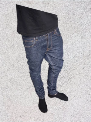 Dry Nudie jeans Lean Dean - Bra skick, inga defekter. Mått finns bara att fråga. Pris endast 399.