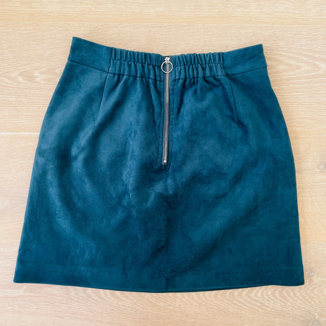 Blommigt broderad kjol i grön nyans – A‑linje, stl M - 2