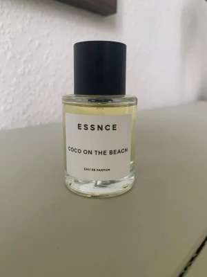 ESSNCE Coco On The Beach parfym - Säljer en ny parfym från Essnce i doften Coco On The Beach. 