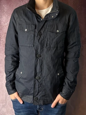 J.lindeberg field jacket bailey -  fint skick | Size S (modellen är 188 cm 75 kg) | fraktar spårbart inom 24 timmar | för att köpa klicka ”köp nu” | vid frågor eller funderingar skriv ett meddelande | följare får bättre rabatter🙌