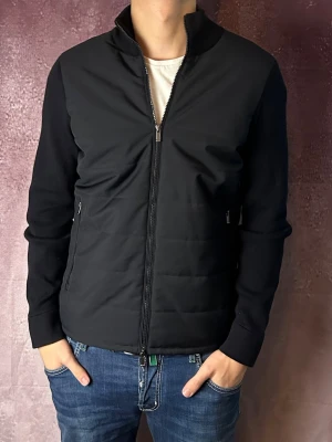 Massimo dutti cardigan - Mycket fint skick | Size S (modellen är 188 cm 75 kg) | fraktar spårbart inom 24 timmar | för att köpa klicka ”köp nu” | vid frågor eller funderingar skriv ett meddelande | följare får bättre rabatter🙌