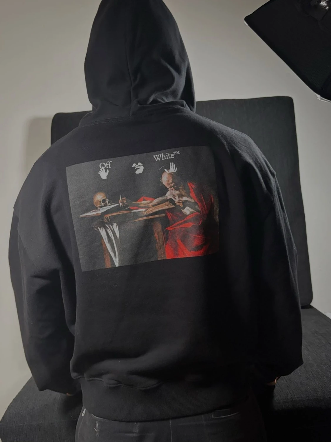 Svart hoodie Off-White med konsttryck - 1