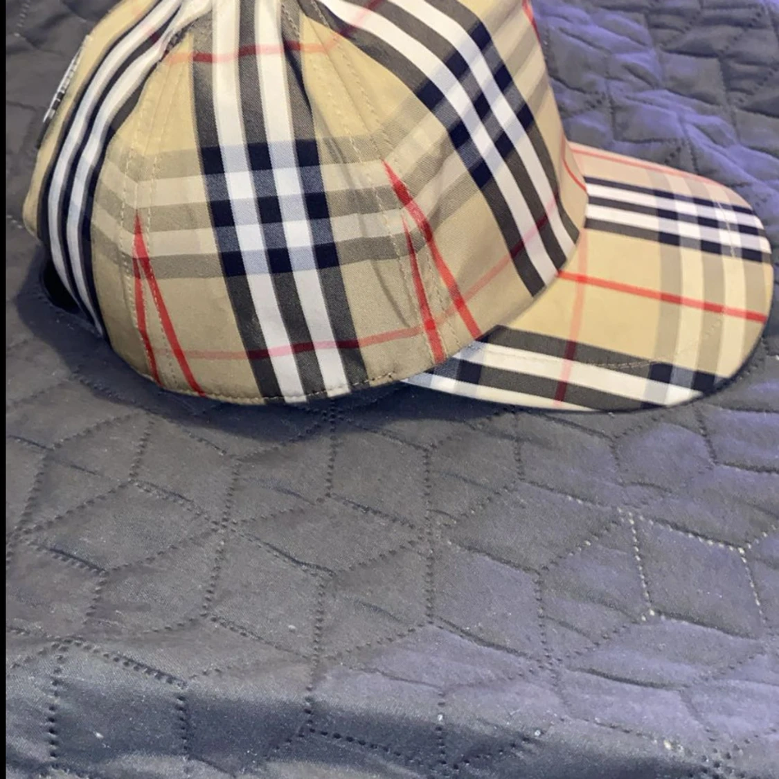 Burberry rutig keps i beige och svart - 2