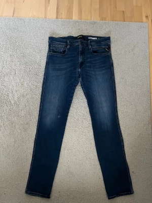 Replay anbass jeans - Säljer mina Replay anbass jeans då dom inte används längre