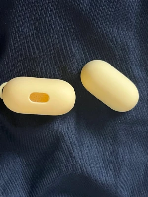 Gul airpods skal -  AirPods skal