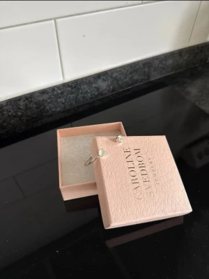 Armband Caroline Svedbom - Aldrig använt, helt nytt